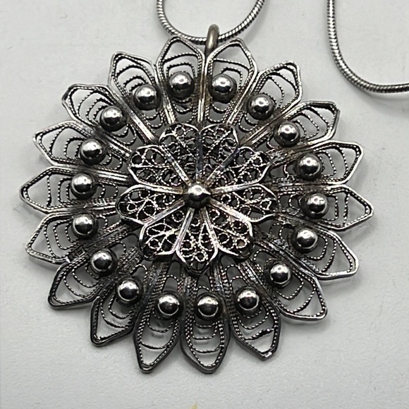 ANTIQUE STERLING SILVER FILIGREE ROUND FLORAL PENDANT ON 20” SNAKE CHAIN - Picture 9 of 9